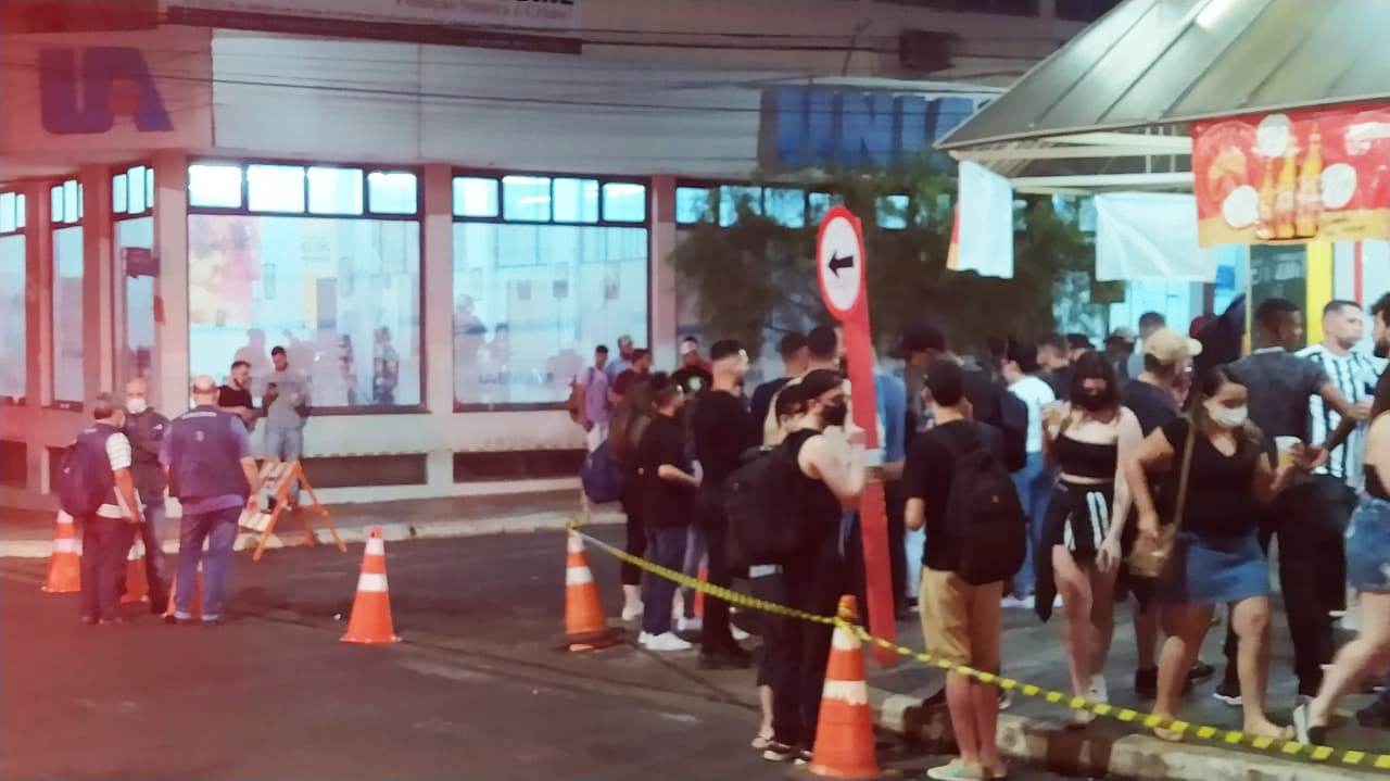 Foto 4 de 5 — Prefeitura de Araraquara aplica 25 multas por falta de máscara na Rua 6, no Centro
